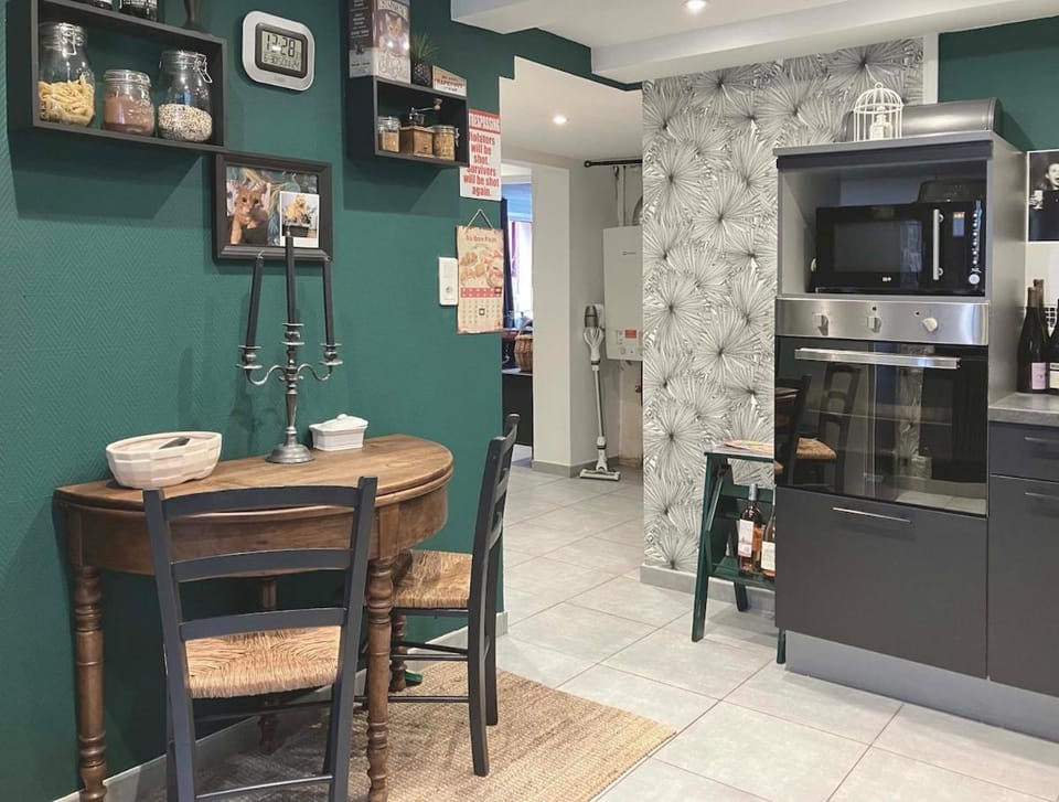 Coffee/tea facilities, Kitchen or kitchenette