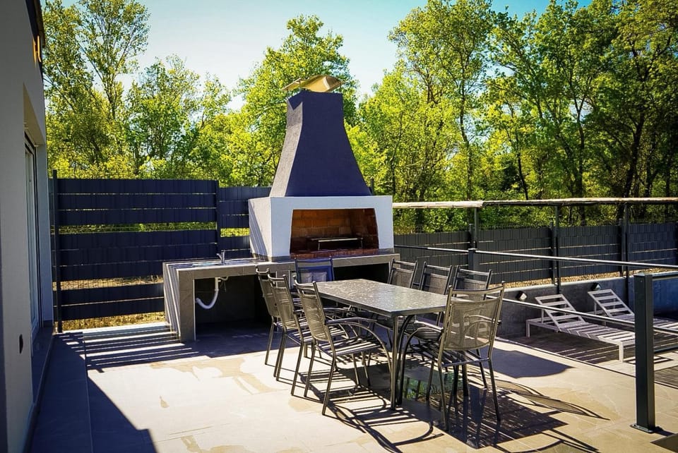 Patio, Dining area