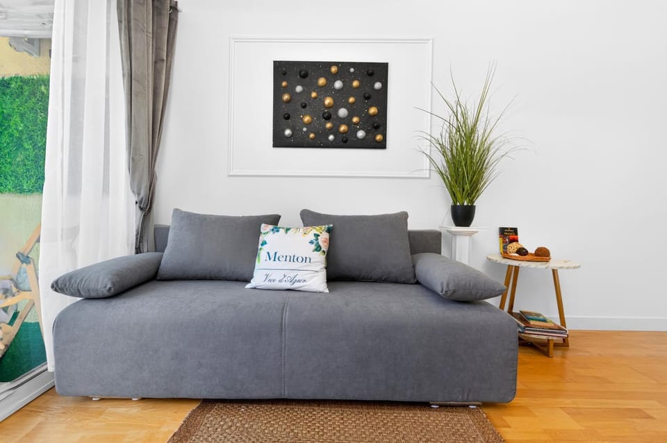 Communal lounge/ TV room, Living room, Seating area