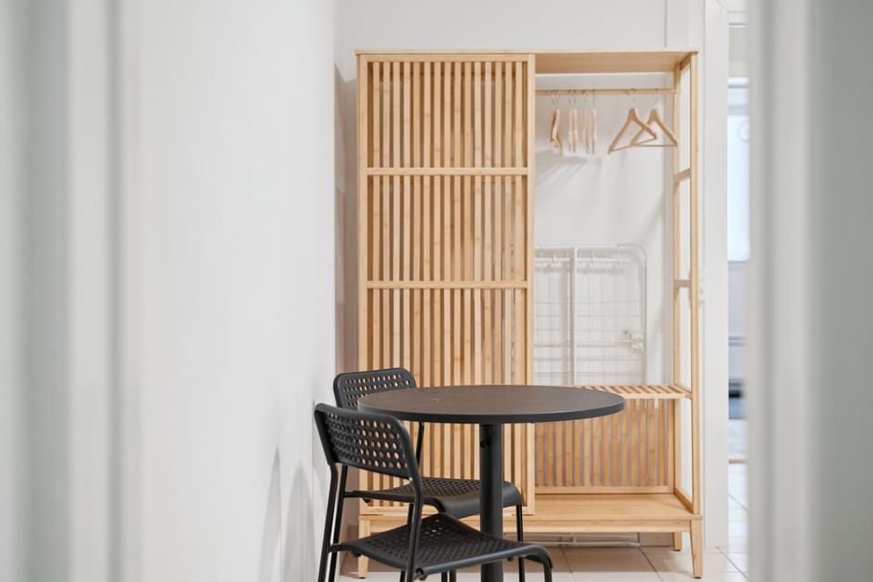 Seating area, flat iron, wardrobe
