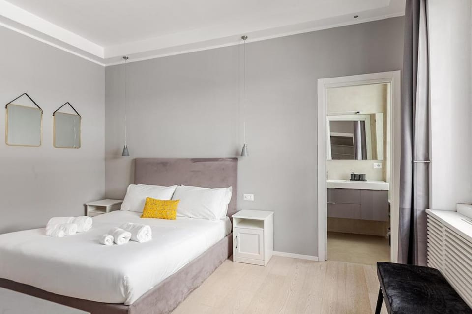 Bed, Bedroom, towels
