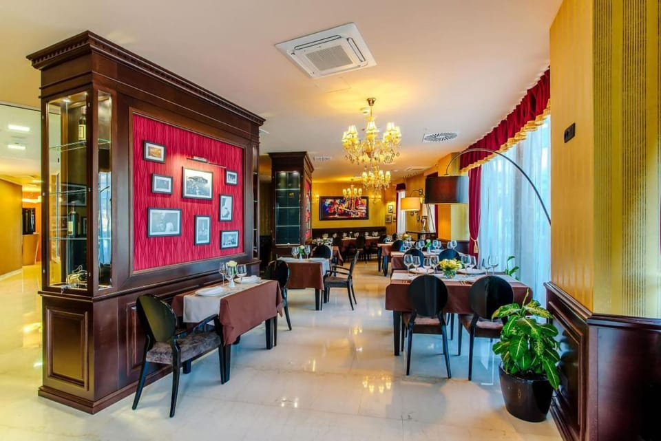 Amazing view luxury apartments in hotel Tre canne with free pool & parking Apartment in Budva