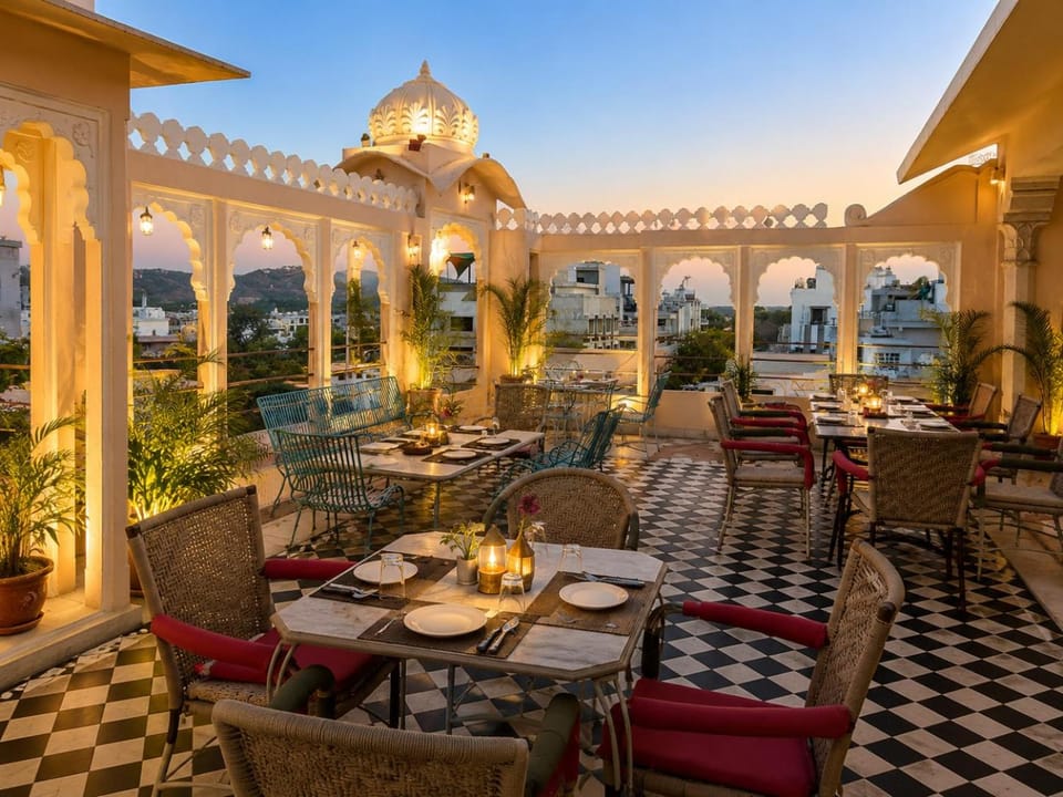 Restaurant/places to eat, Balcony/Terrace