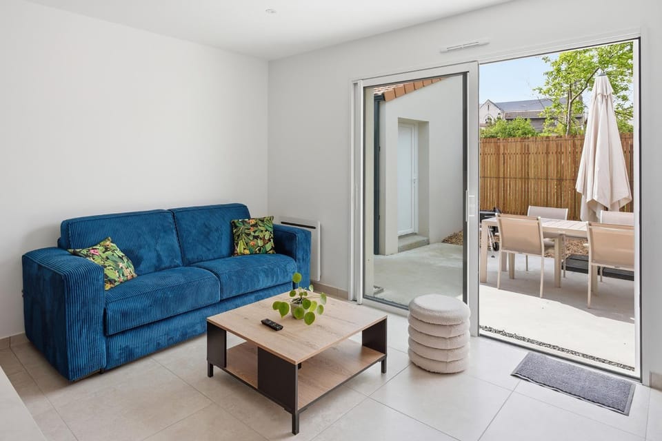 Patio, Balcony/Terrace, Living room, Seating area, Dining area