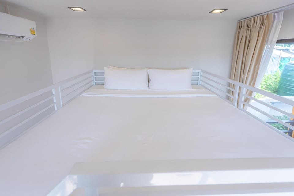 Bed, Bedroom, air conditioner