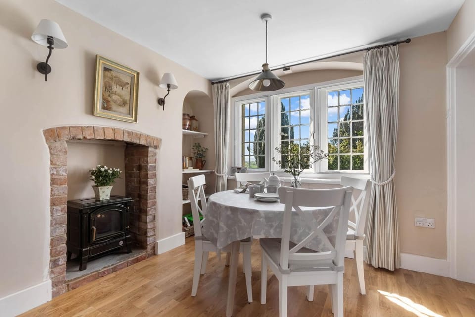 Alms House East Grade II Listed Garden & Patio House in Malvern Hills District