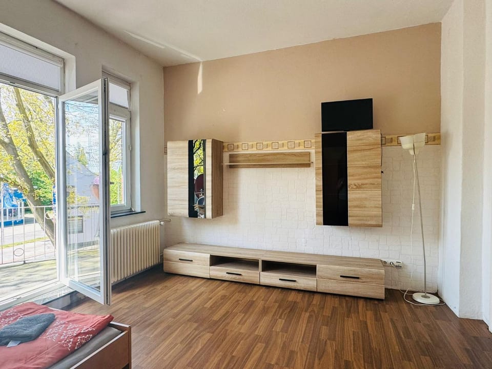 Living room, Photo of the whole room, Bedroom