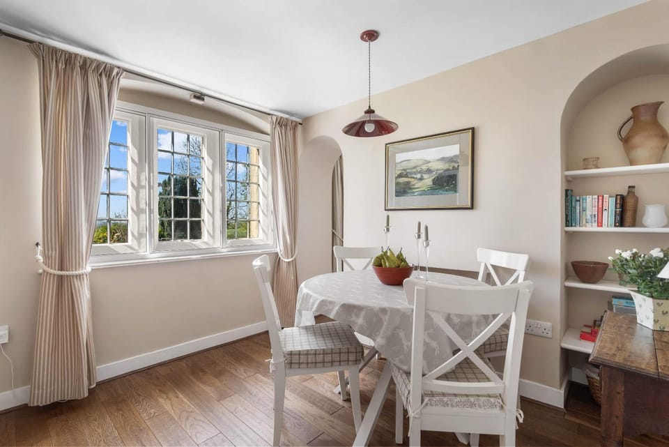 Alms House West Grade II Listed Garden & Patio House in Malvern Hills District