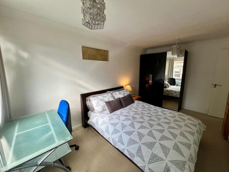Modern 3 bedroom spacious house in Bishops Stortford near Stansted House in East Hertfordshire District