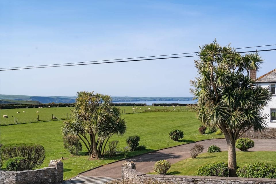 Spacious Home Private Parking & Garden Tintagel House in Tintagel