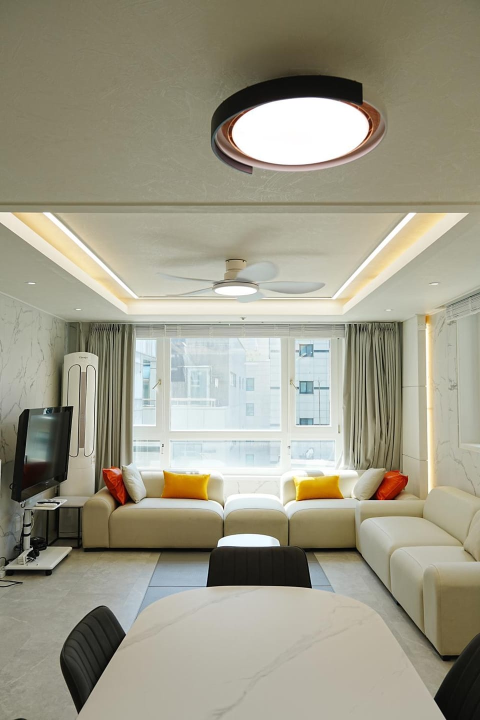 Restaurant/places to eat, Communal lounge/ TV room, Bed, Food close-up, People, Hot Spring Bath, Massage, Sauna, TV and multimedia, Balcony/Terrace, Living room, Food and drinks, Photo of the whole room, Decorative detail, Decorative detail, Seating area, Evening entertainment, Animals, Bedroom, Food, Text overlay, Street view, Area and facilities, Meals, Drinks, group of guests, Public Bath, Family, furniture, internet, pet friendly, safe, stove, toaster, towels, trouser press, laundry, washing machine, dryer, kitchen, air conditioner