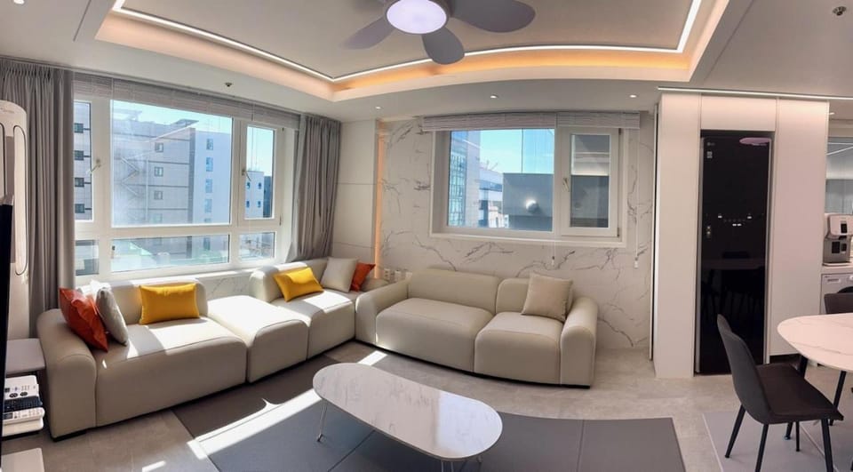 Living room, Seating area, Area and facilities