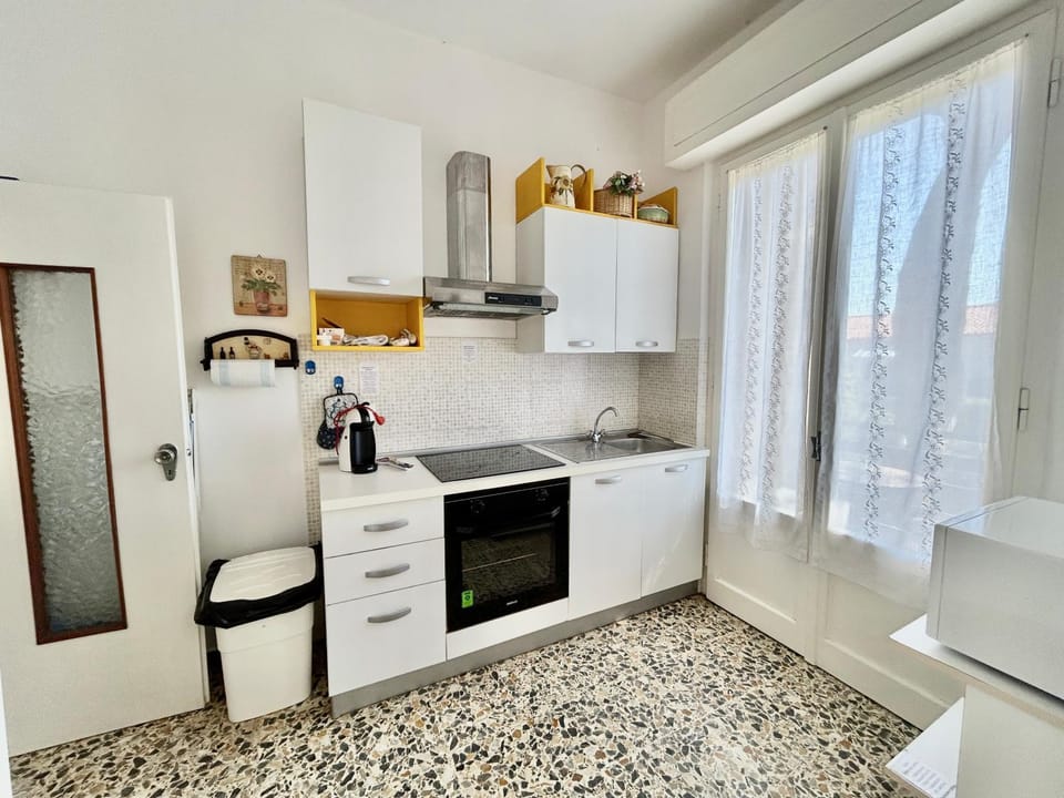Kitchen or kitchenette, kitchen
