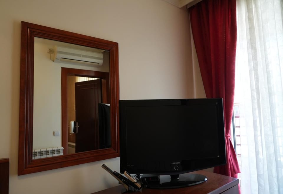TV and multimedia, air conditioner