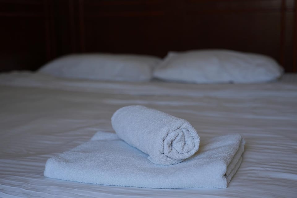 Photo of the whole room, Bedroom, towels
