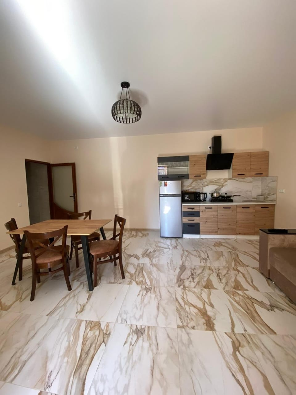 Kitchen or kitchenette, Dining area