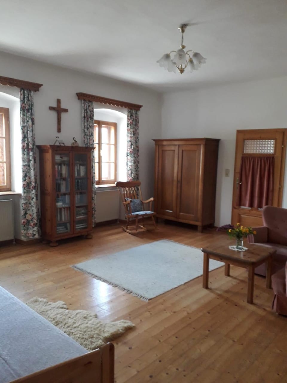 Living room, Photo of the whole room