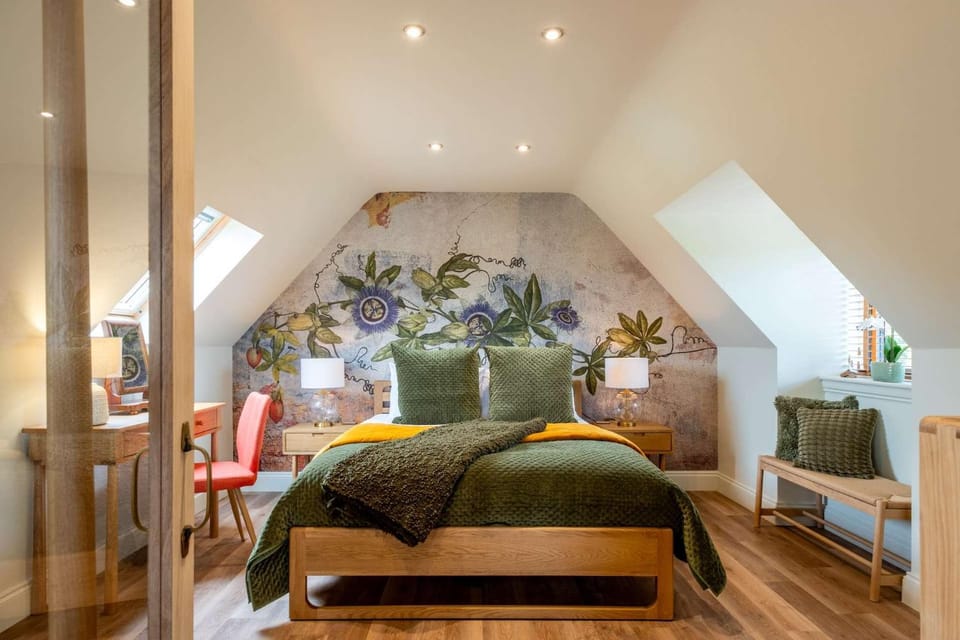 Bed, Photo of the whole room, Bedroom
