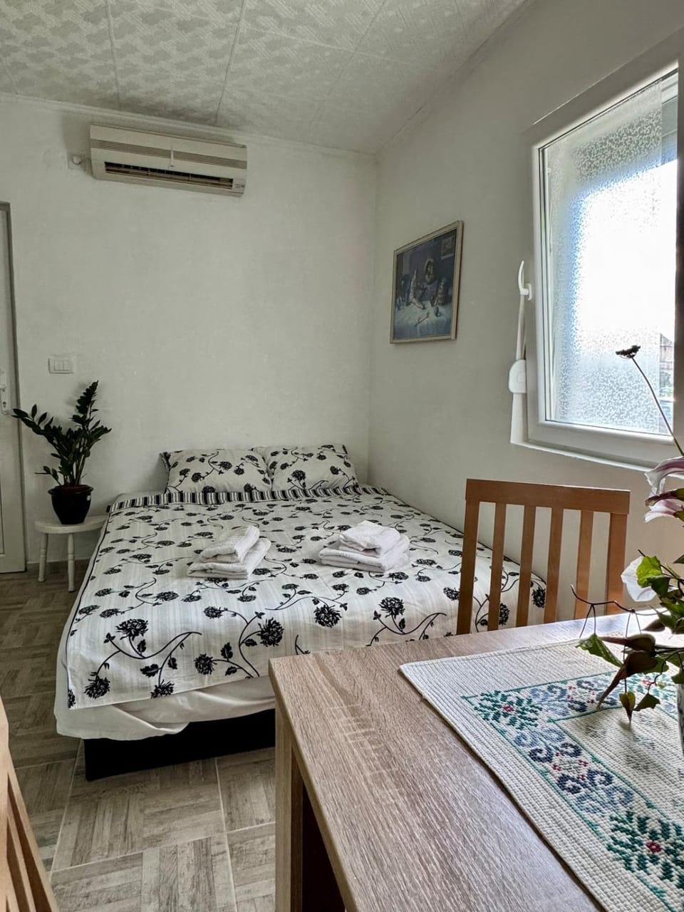Bed, Living room