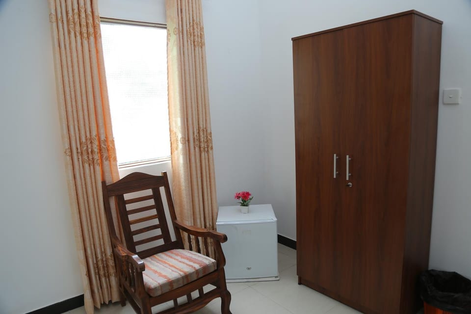 Seating area, Area and facilities