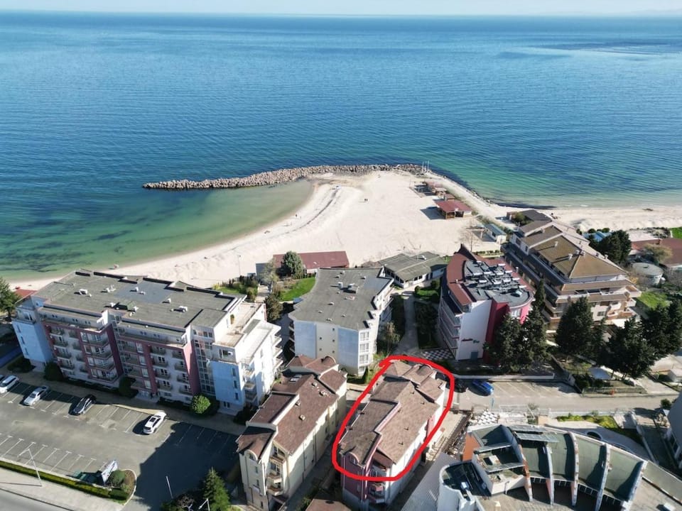 White Sands Beachfront Getaway in Aurelia - Sea View & Direct Beach Access Apartment in Nessebar