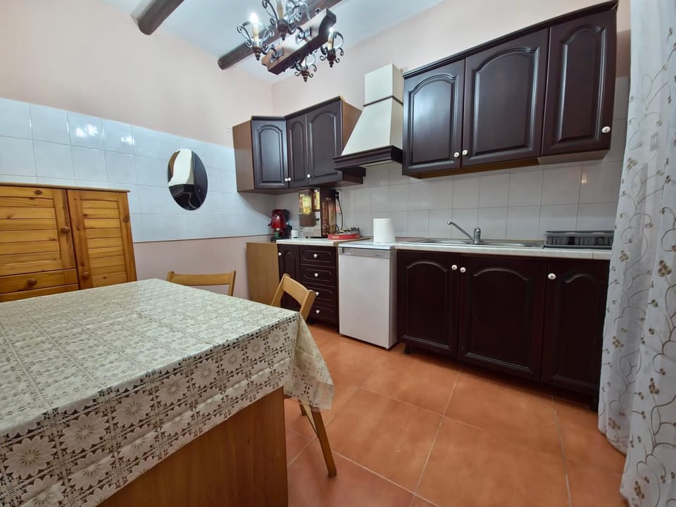 Kitchen or kitchenette, Communal kitchen