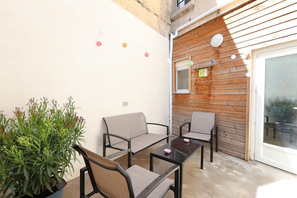 Patio, Day, Balcony/Terrace