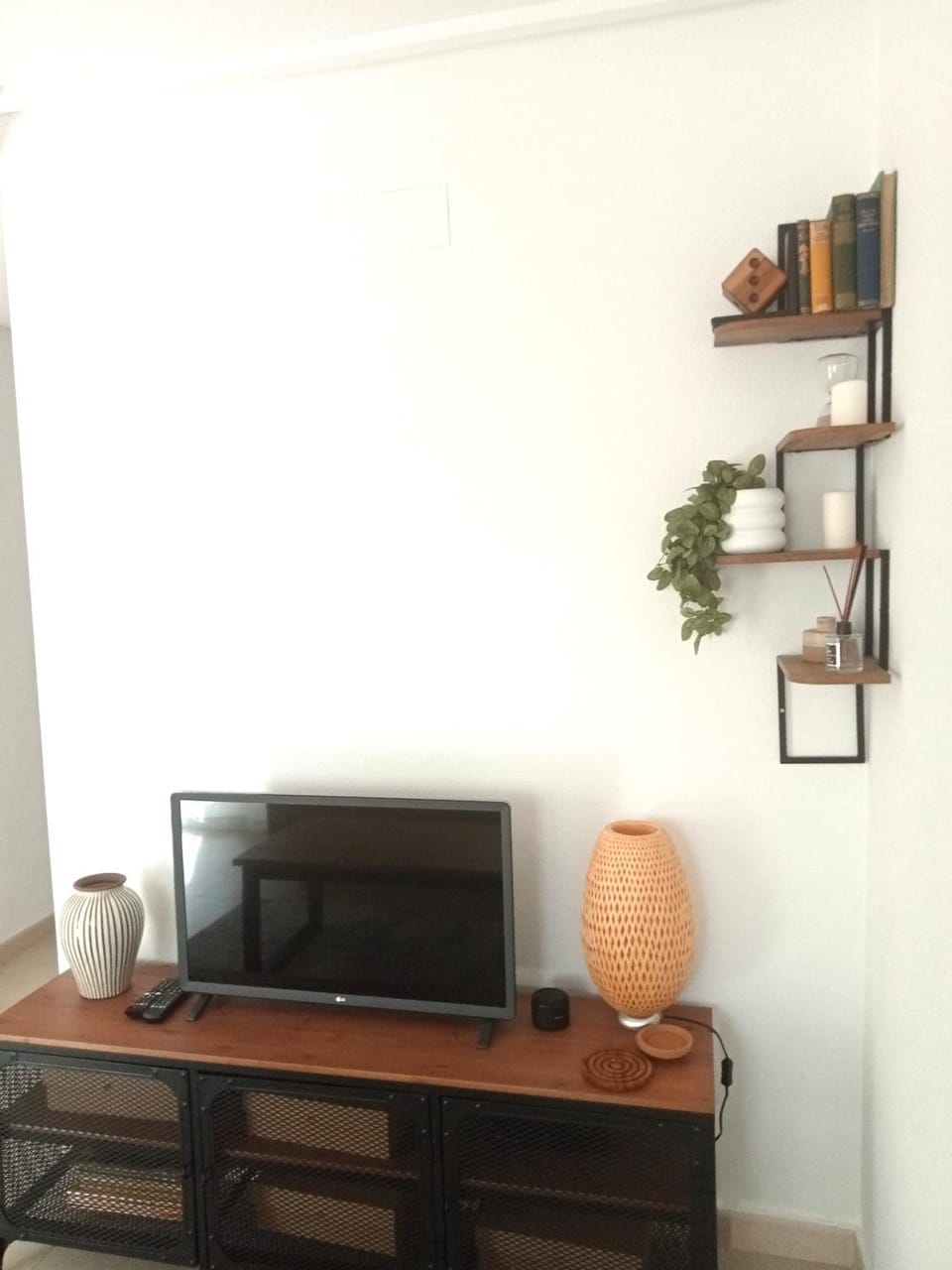 Communal lounge/ TV room, Living room