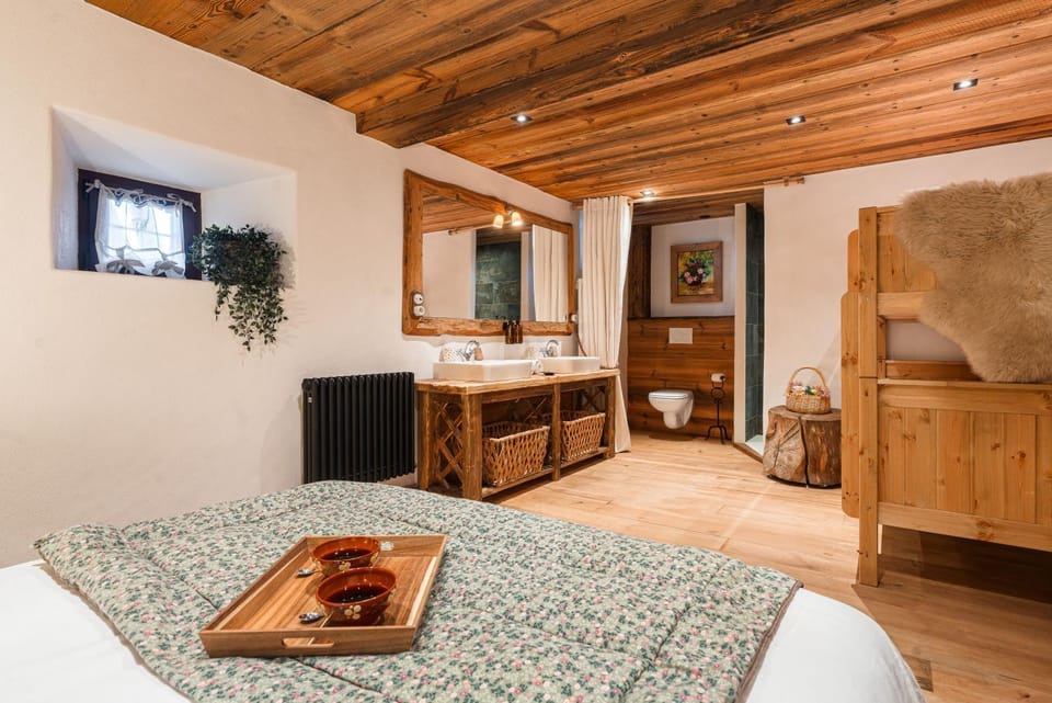 Bed, Photo of the whole room