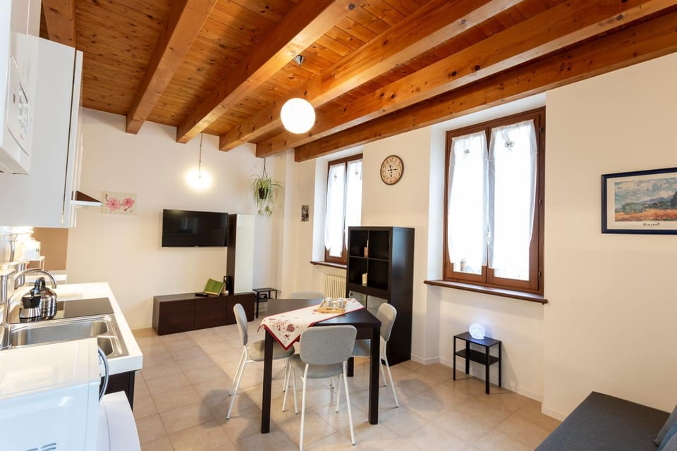 TV and multimedia, Living room, Seating area, Dining area, Evening entertainment