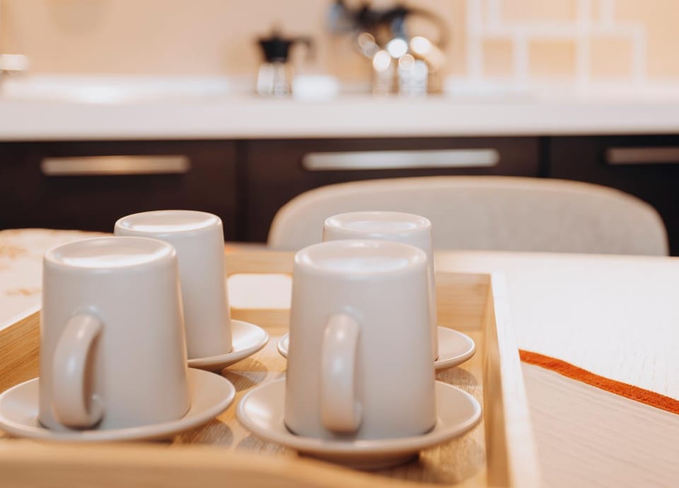 Coffee/tea facilities, Kitchen or kitchenette, Dining area