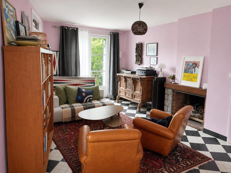 Living room, fireplace