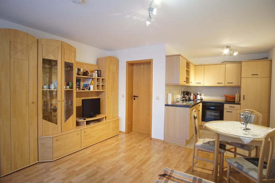 TV and multimedia, Kitchen or kitchenette, Living room, Dining area