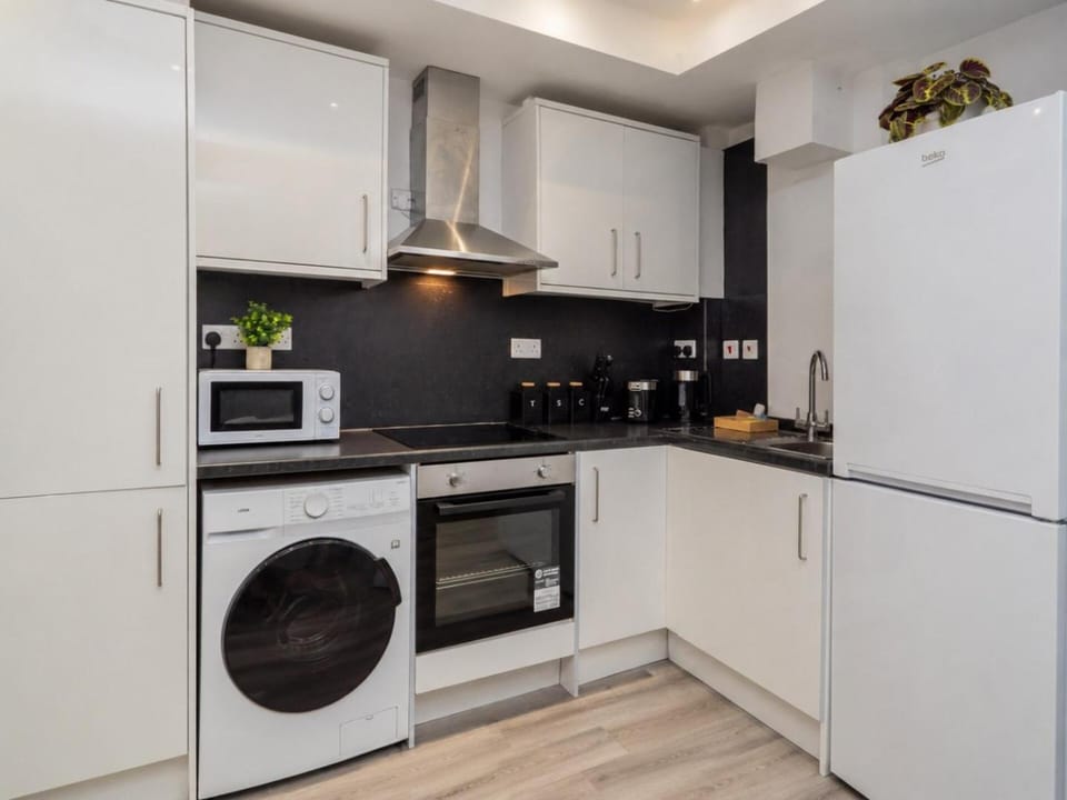 Family & Group House | 3 Baths | Sleeps 12 House in Banbury