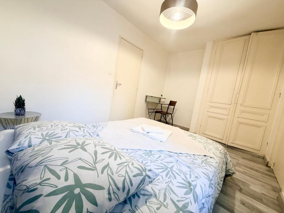 Arago - Near A16 - TV WIFI Apartment in Calais