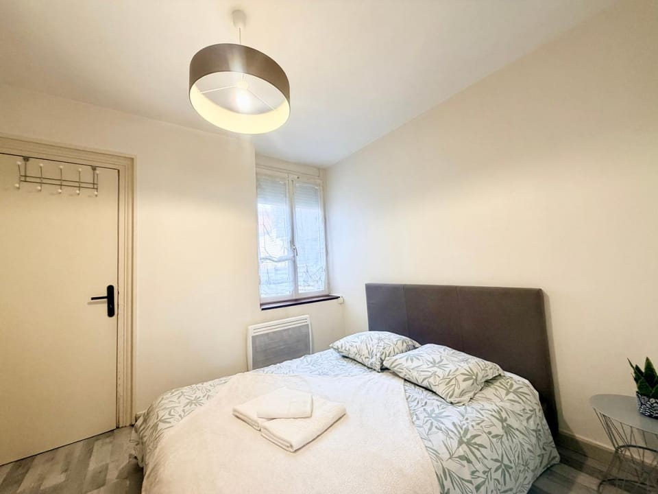 Arago - Near A16 - TV WIFI Apartment in Calais