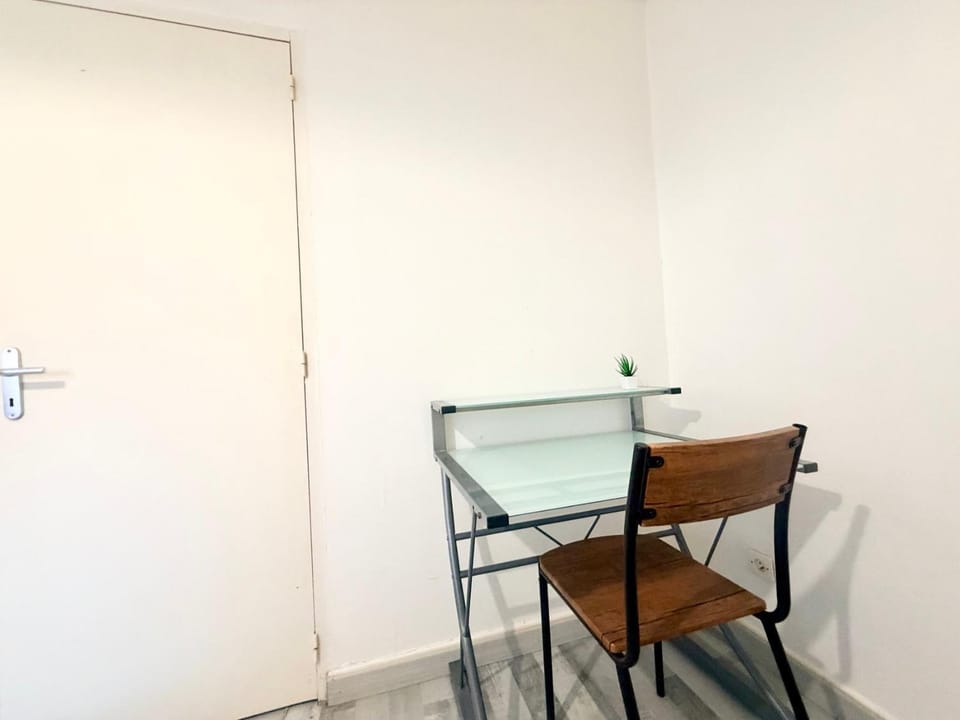 Arago - Near A16 - TV WIFI Apartment in Calais