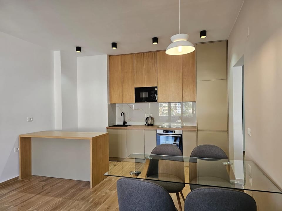 Kitchen or kitchenette, Dining area, oven