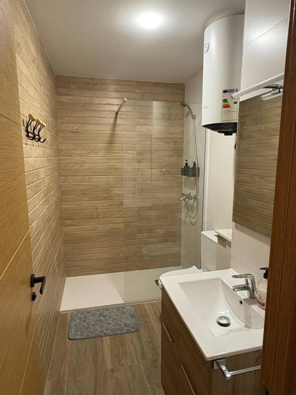 Shower, Toilet