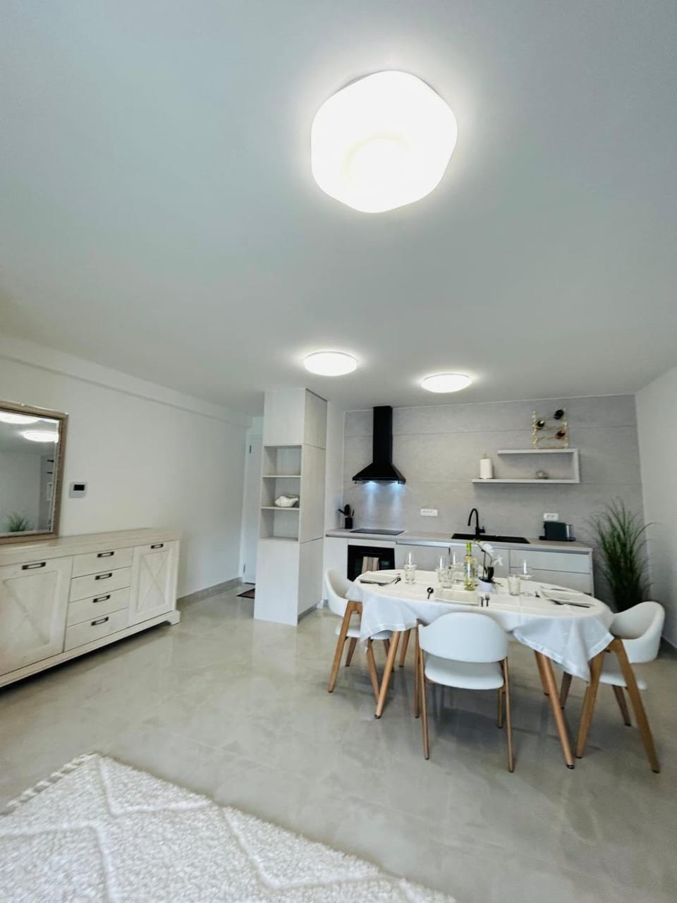 Dining area, kitchen
