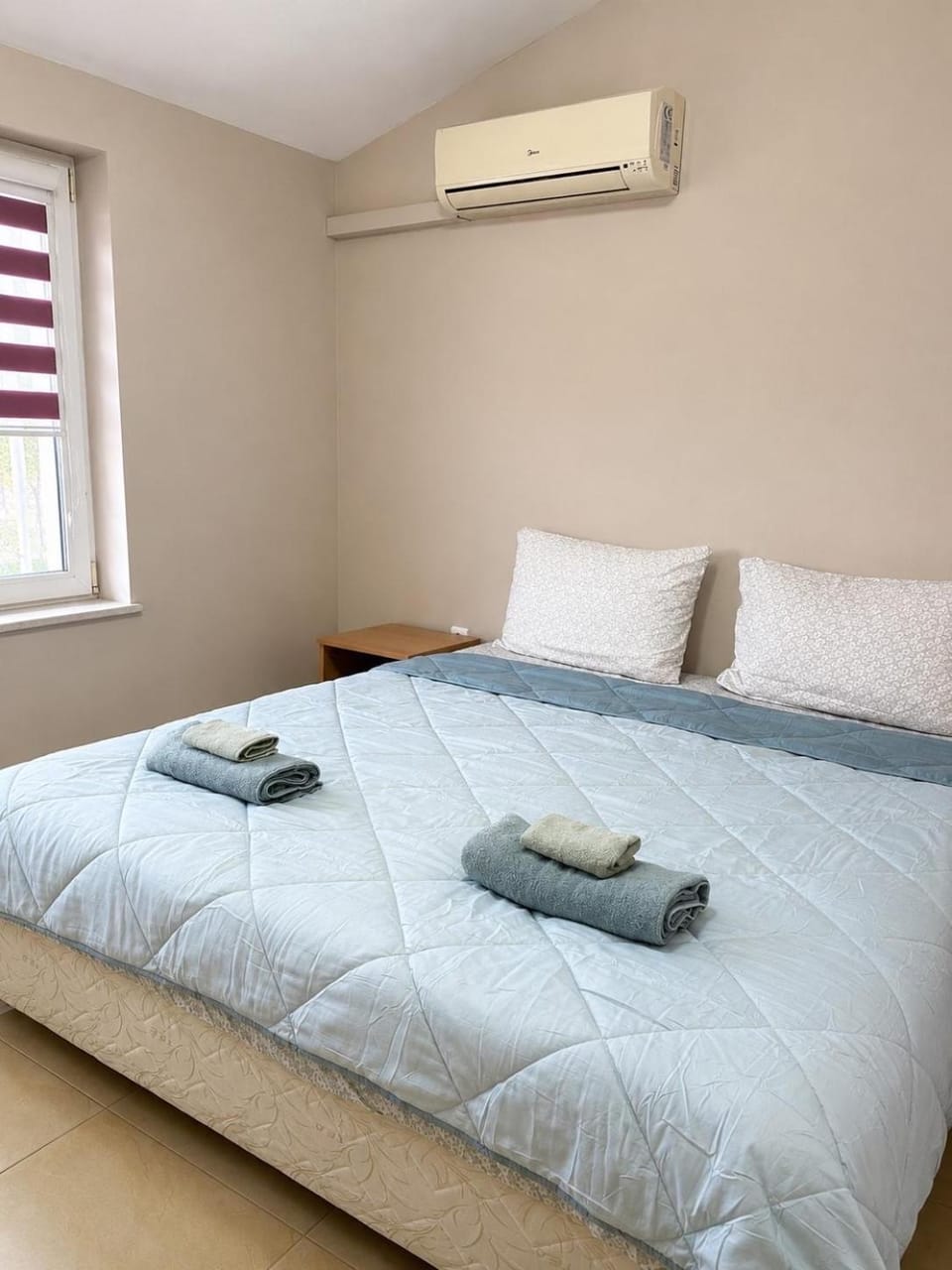 Bed, Photo of the whole room, Bedroom, towels, air conditioner