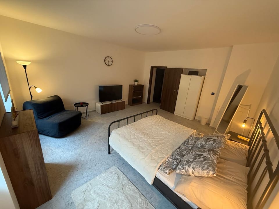 TV and multimedia, Bedroom, wardrobe