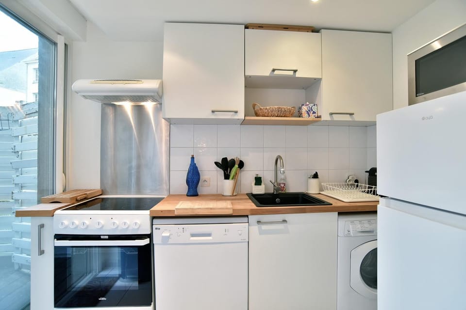 Kitchen or kitchenette