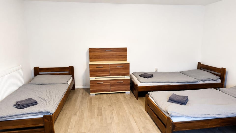 Bed, Photo of the whole room, Bedroom, towels