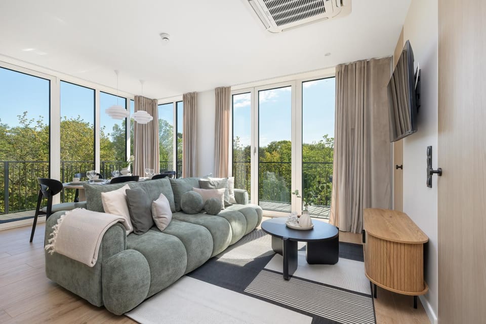 TV and multimedia, View (from property/room), Balcony/Terrace, Living room, Seating area