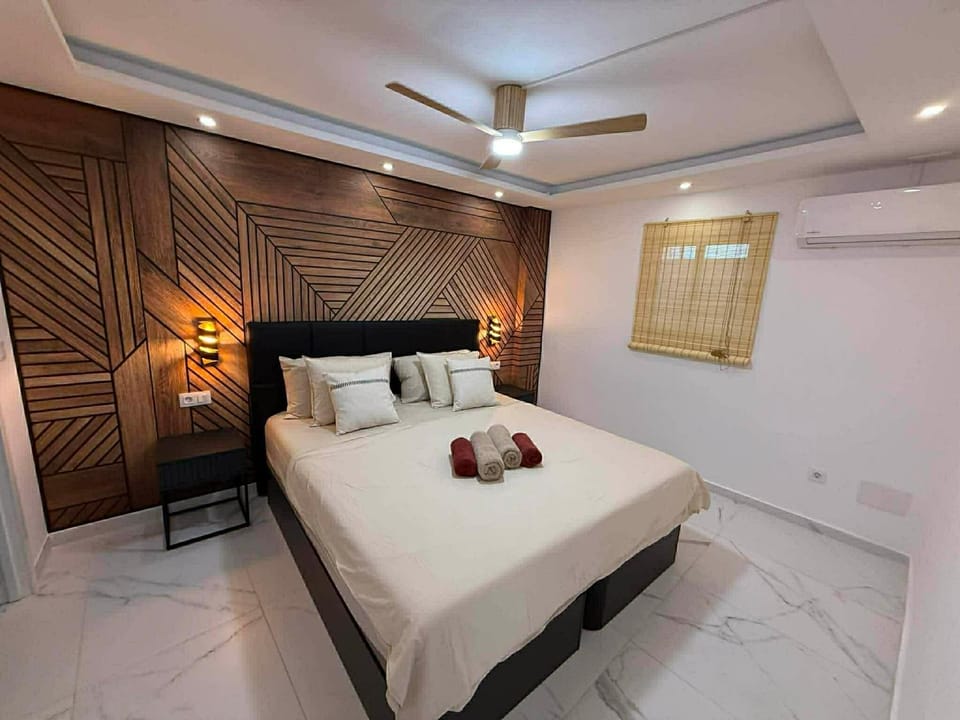Photo of the whole room, Bedroom, towels, air conditioner