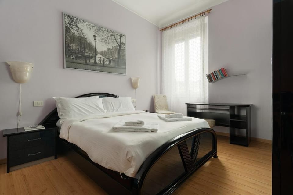 Inside Loreto M1 Duomo in 10 min Apartment in Milan