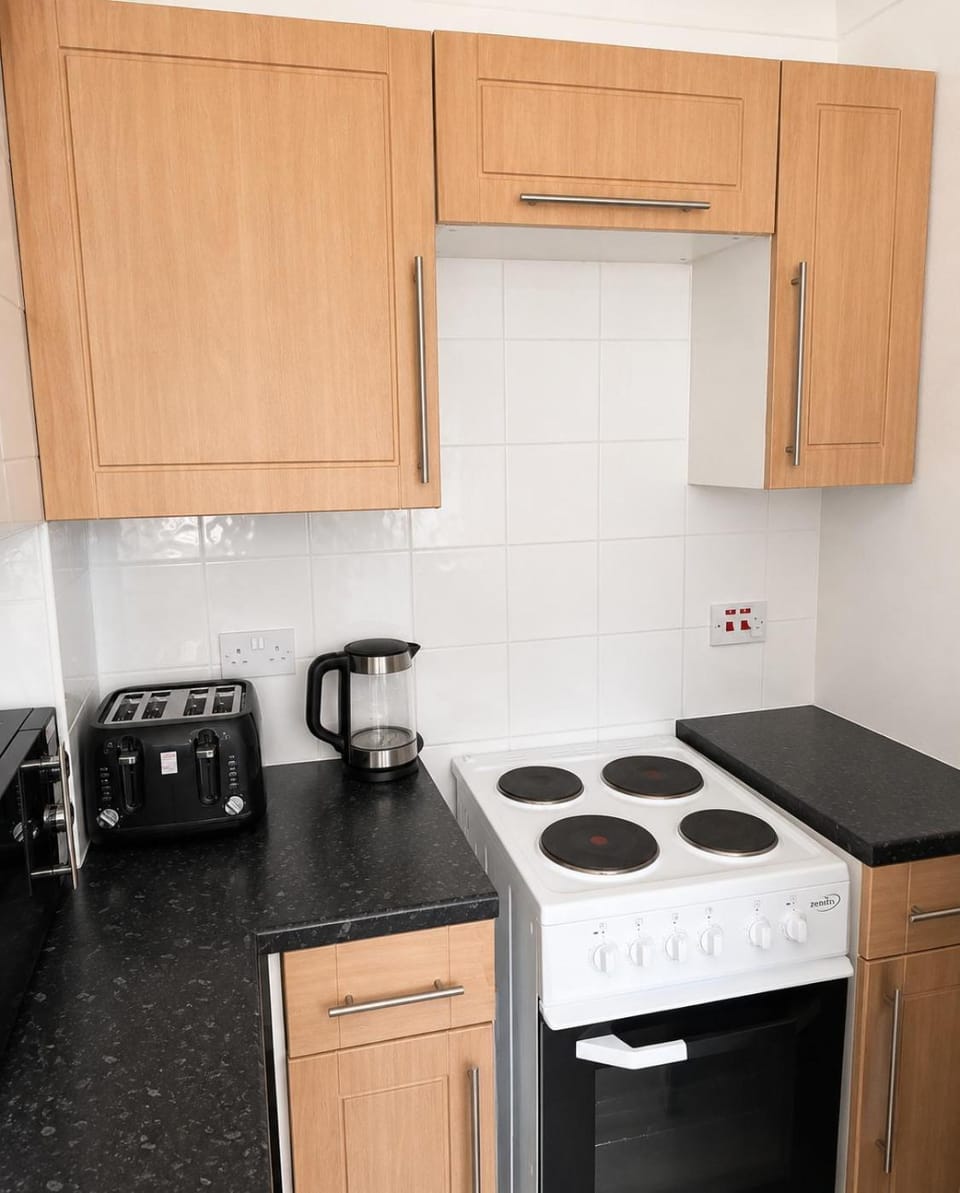 2BR Mariners Stay - Newhaven Apartment in Lewes District
