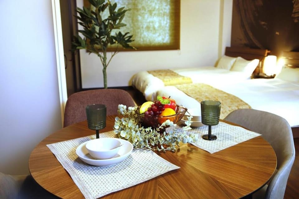 Bed, Living room, Dining area, Bedroom