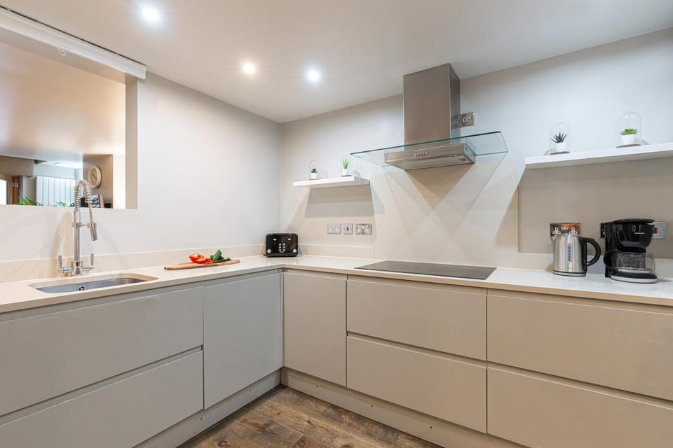 Kitchen or kitchenette, kitchen